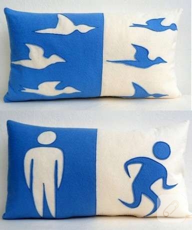 mavi beyaz desenli yastık modeli