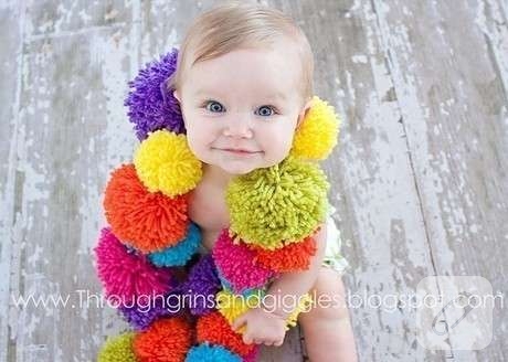 bebekler için renkli ponpon atkı modeli