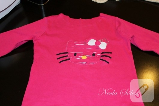 Hello Kitty'li tişört