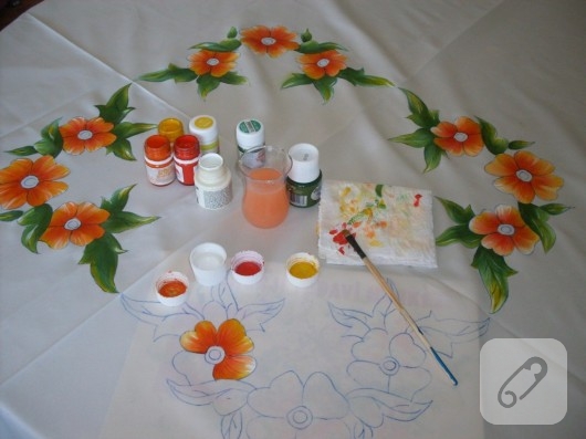 Kumaş boyama çiçekli masa örtüsü