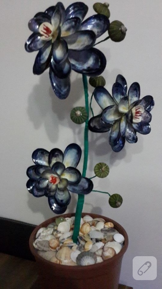 Midye kabuklarından dekoratif çiçek 