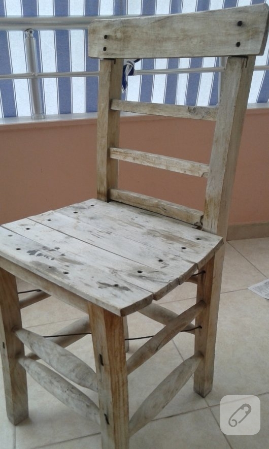 ahsap-sandalye-boyama-mobilya-yenileme