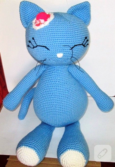 amigurumi-orgu-oyuncak-mavi-kedi