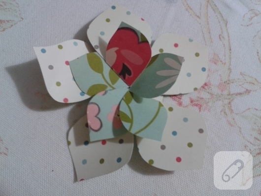 kartondan-origami-cicek-nasil-yapilir-1