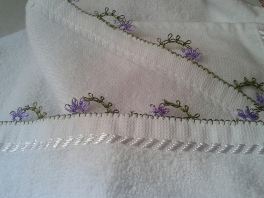 iğne oyasından çiçekli havlu kenarı yapımı (1)