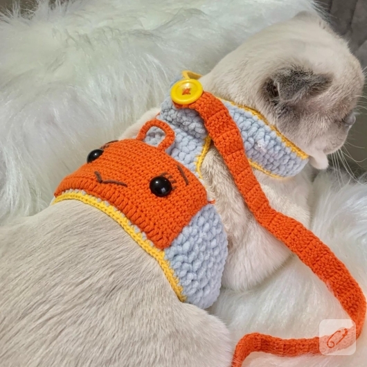 Kedi ve köpekler için kıyafetler tasmalar ve daha nice aksesurlara instagram sayfam @ozgeharikalardiyari ‘ndan ulaşabilirsiniz.