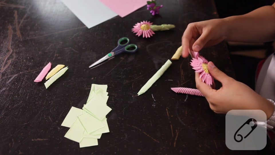 Video: Modüler origami ile çiçek nasıl yapılır? – 2