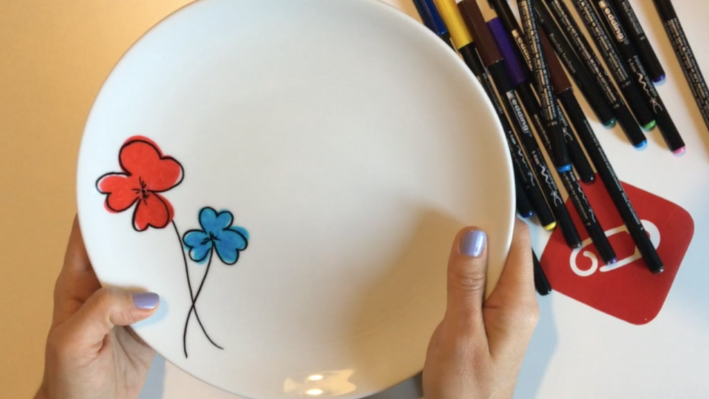 Video: edding porselen kalemleri ile tabak nasıl boyanır?