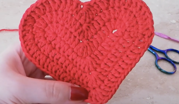 Video: Kalp deseni nasıl örülür?